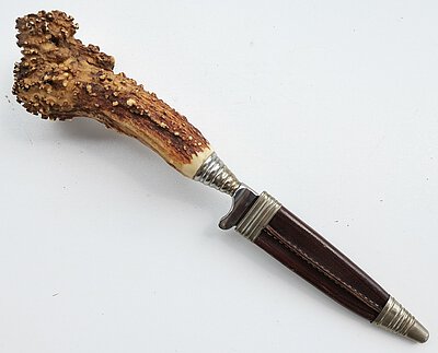 Prunkvoller Jagdnicker (Trachtenmesser) mit Silberpastille